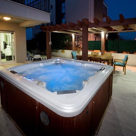 Apartment Miss Tina โตรกีร์ ภายนอก รูปภาพ
