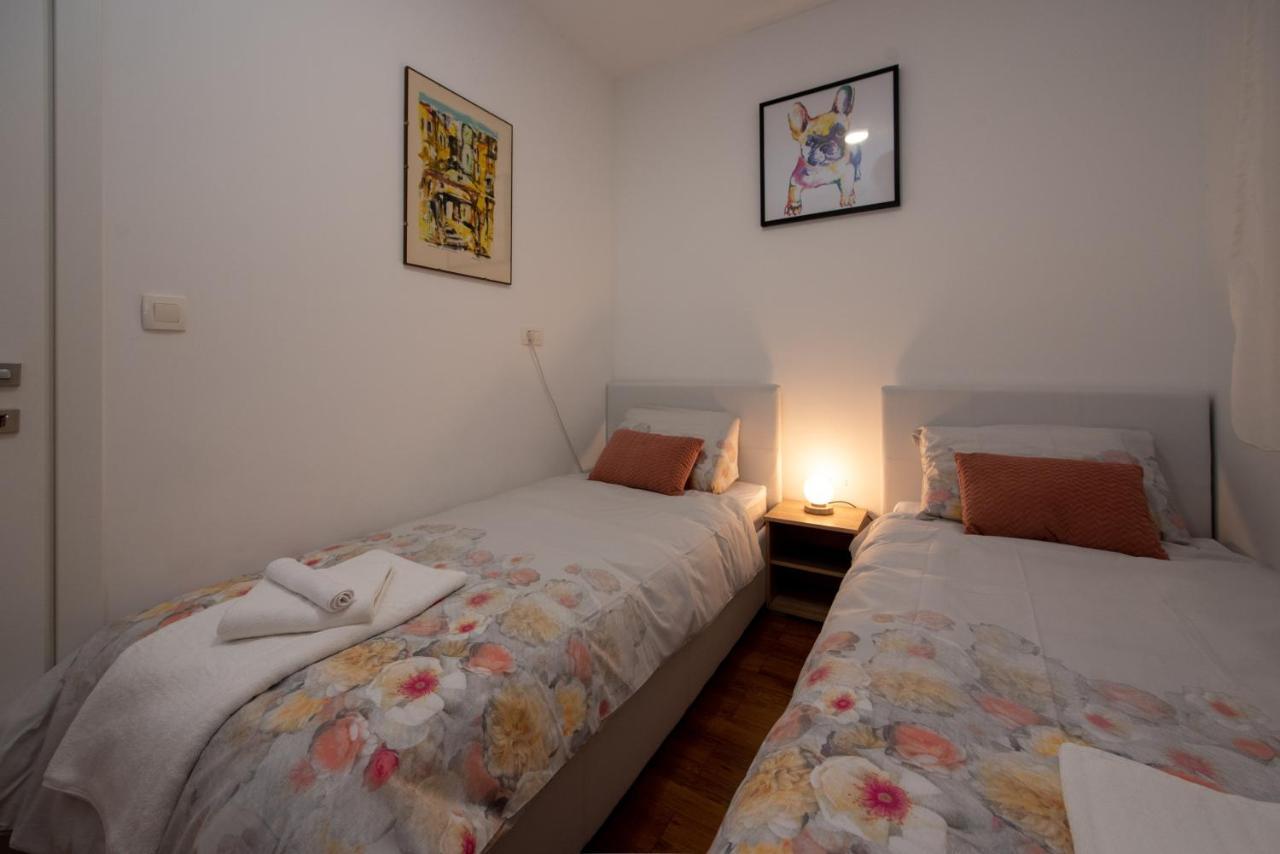Apartment Miss Tina โตรกีร์ ภายนอก รูปภาพ