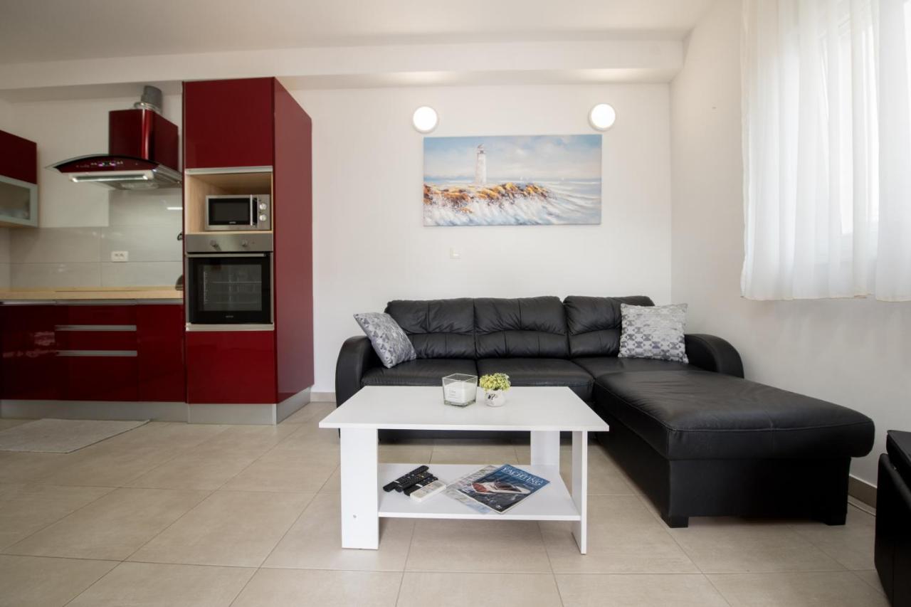 Apartment Miss Tina โตรกีร์ ภายนอก รูปภาพ