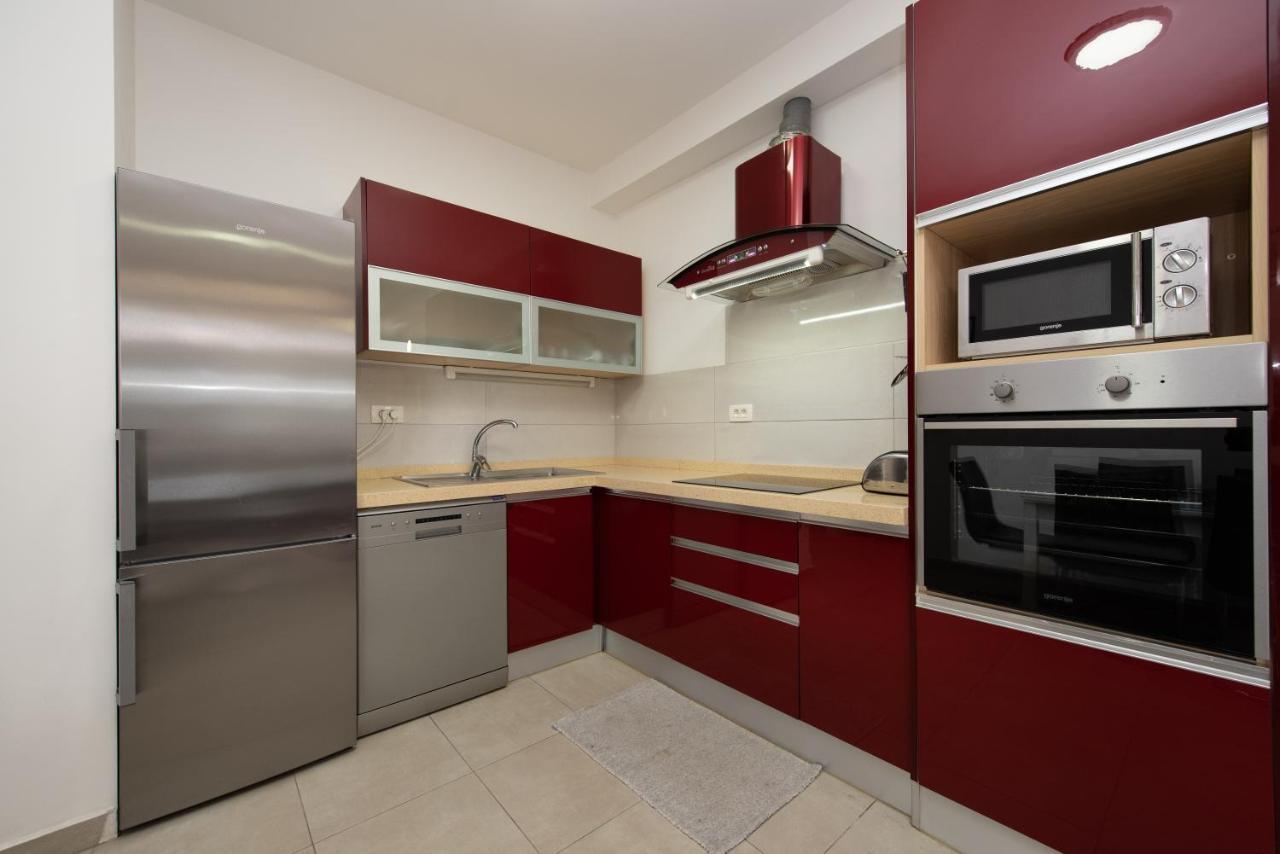 Apartment Miss Tina โตรกีร์ ภายนอก รูปภาพ