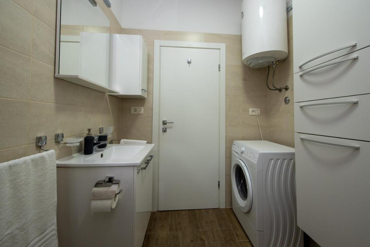Apartment Miss Tina โตรกีร์ ภายนอก รูปภาพ
