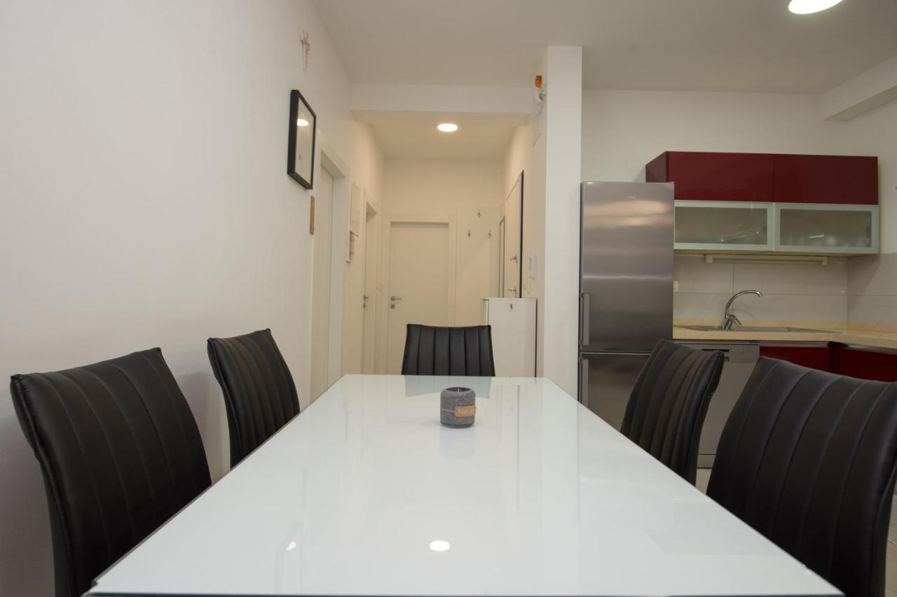 Apartment Miss Tina โตรกีร์ ภายนอก รูปภาพ