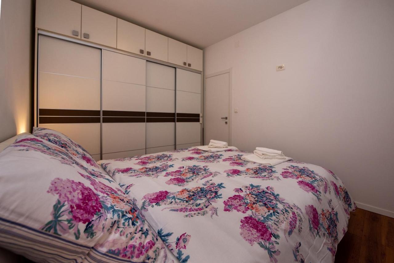 Apartment Miss Tina โตรกีร์ ภายนอก รูปภาพ