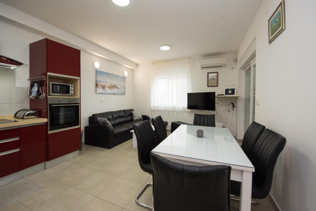 Apartment Miss Tina โตรกีร์ ภายนอก รูปภาพ
