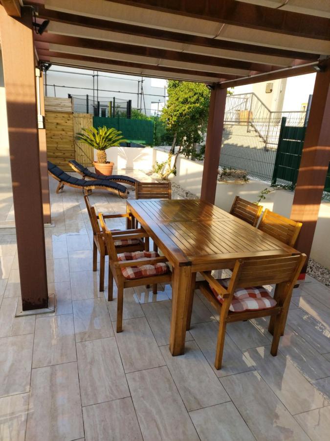Apartment Miss Tina โตรกีร์ ภายนอก รูปภาพ
