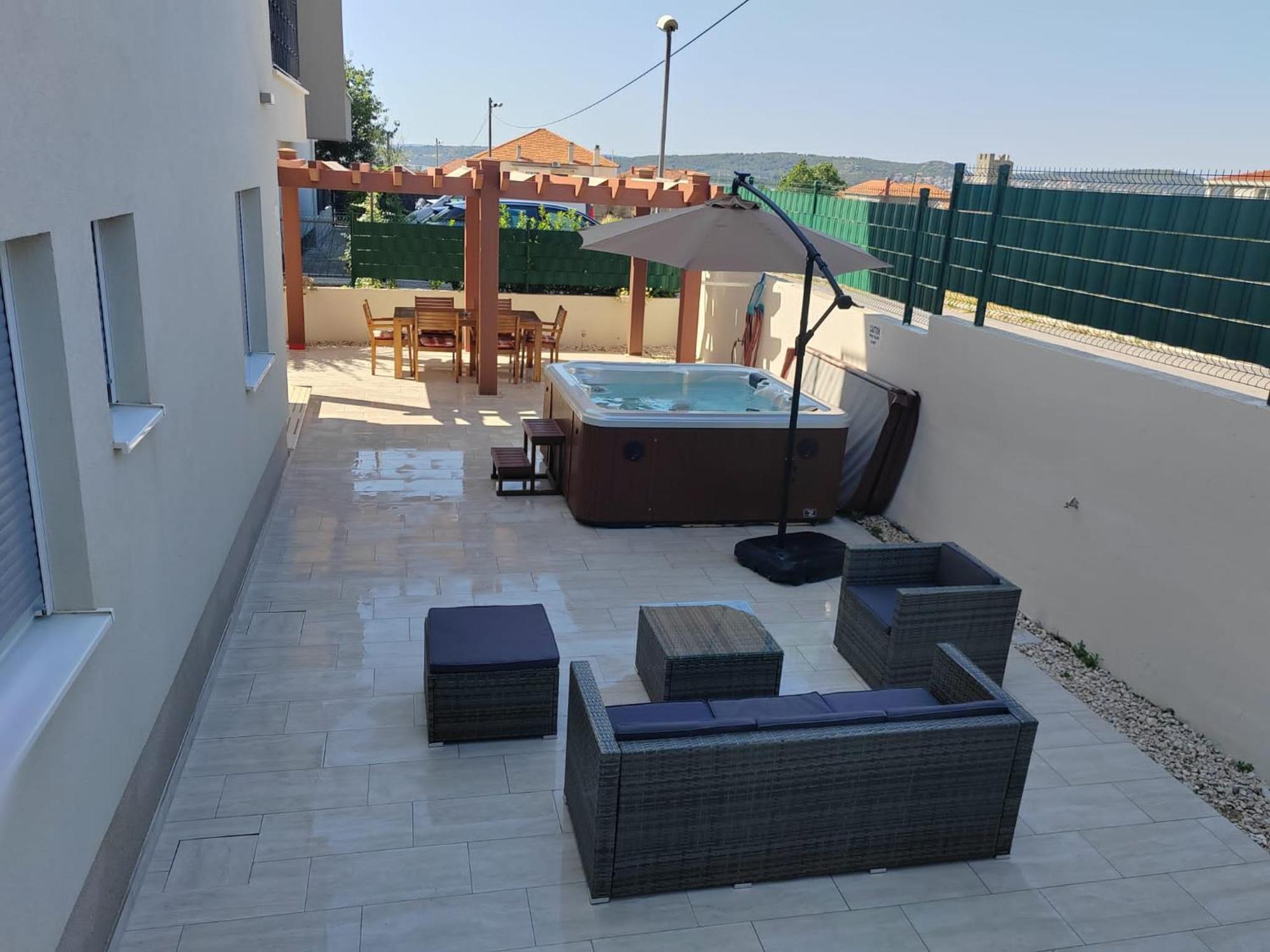 Apartment Miss Tina โตรกีร์ ภายนอก รูปภาพ